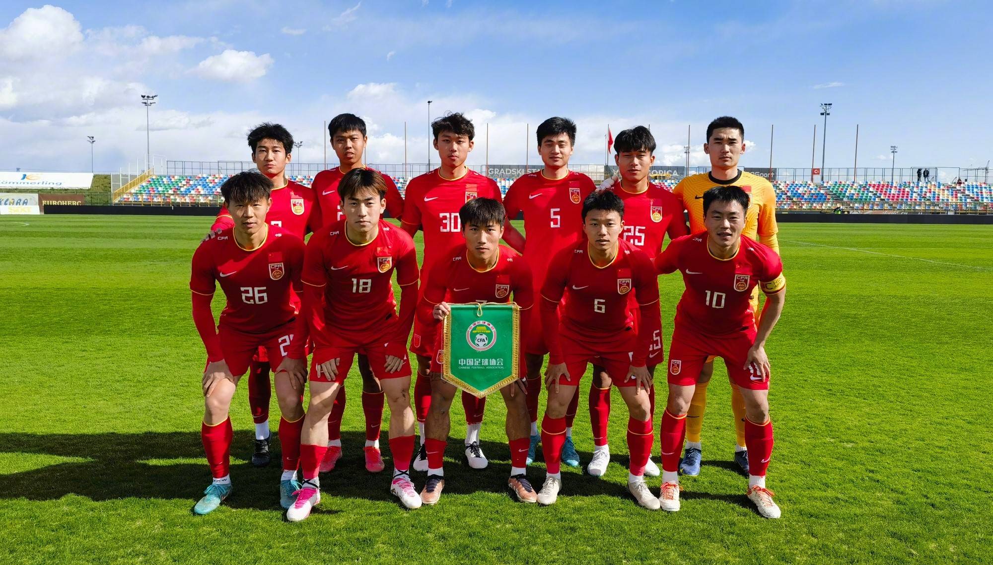 关于东亚杯-中国香港男足0-2韩国遭两连败末轮对阵国足的信息