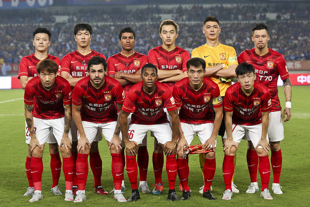 包含冯潇霆回忆首次参加世俱杯：被拜仁揍得不行了的词条