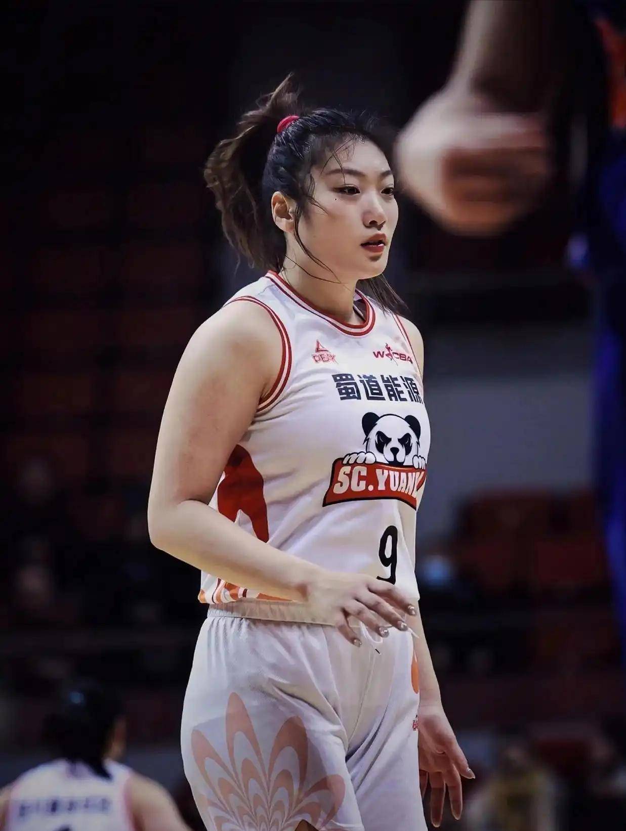 女篮最新消息！中国女篮训练照曝光，李梦定位江苏，等宫鲁鸣松口的简单介绍