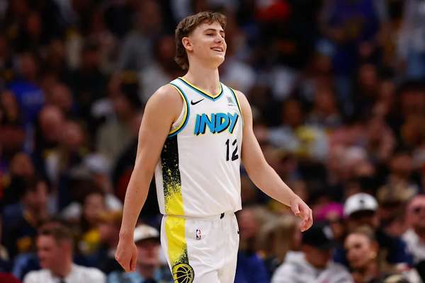NBA扣篮周！步行者官方社媒晒出弗菲隔扣照