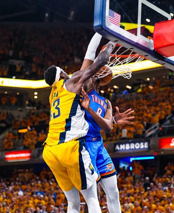 NBA扣篮周！步行者官方社媒晒出弗菲隔扣照