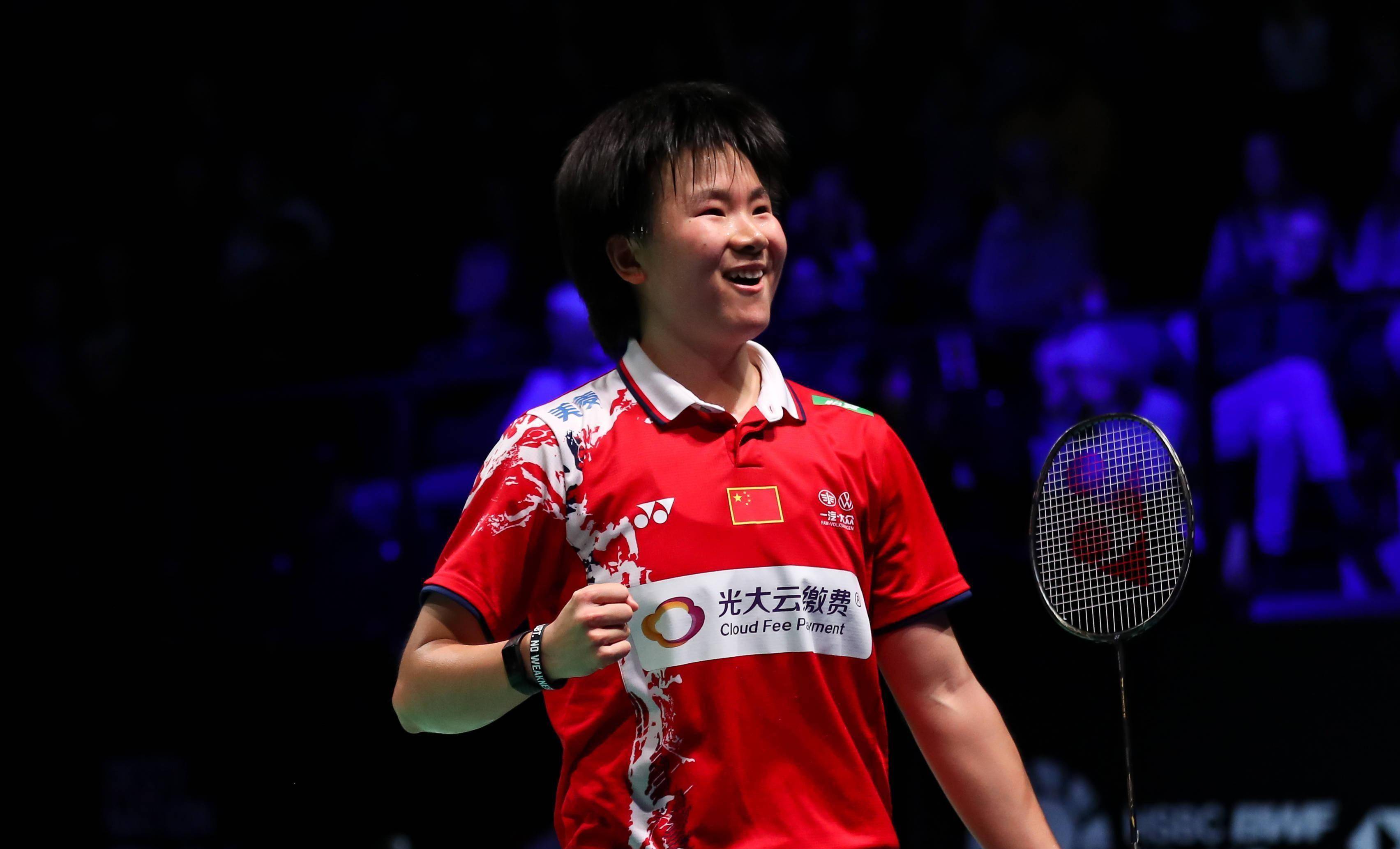 包含剑指赛季第五冠!陈雨菲2-0横扫世界第20晋级决赛的词条