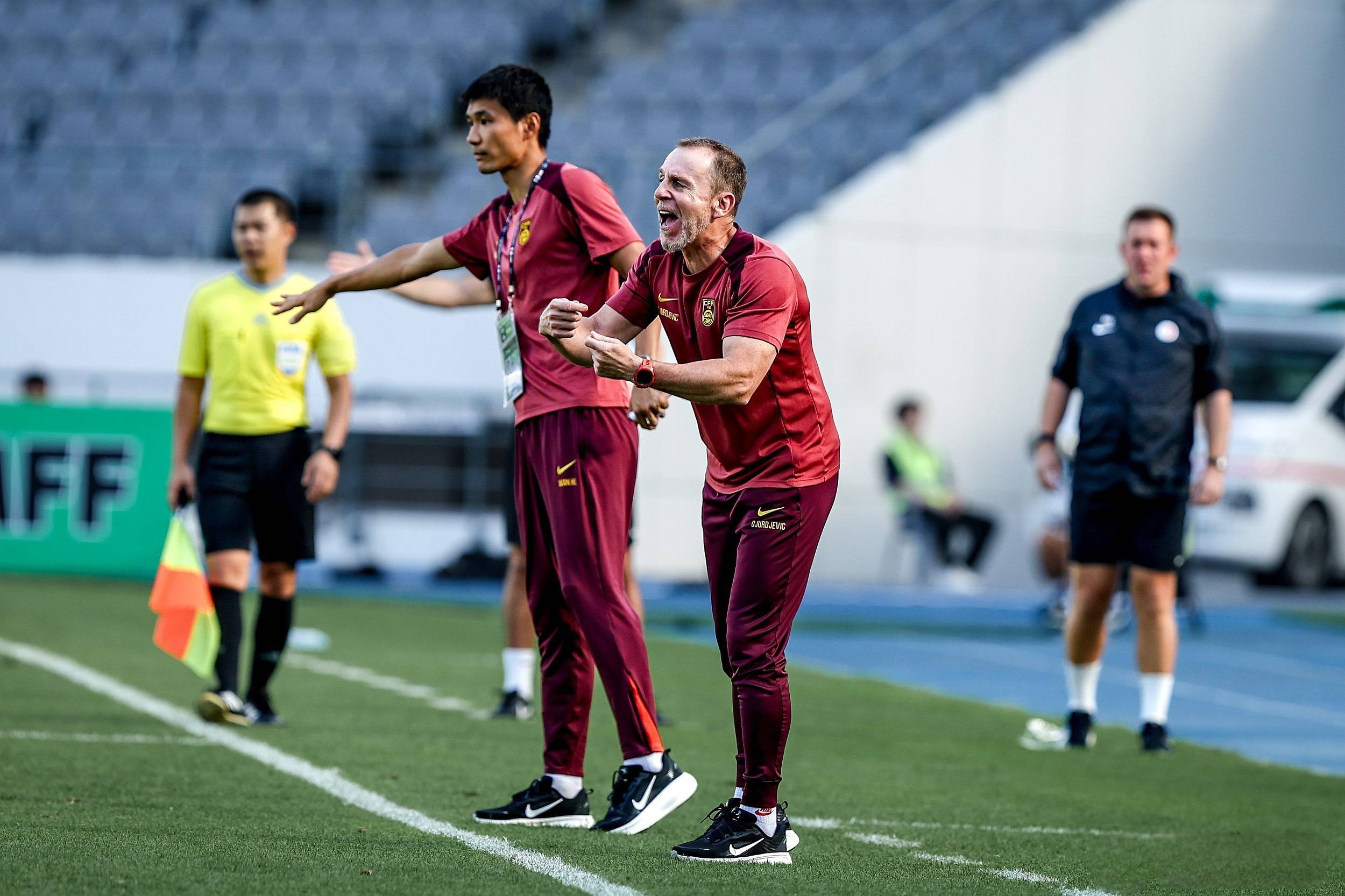 新一期国足集训全家福出炉，久尔杰维奇C位出镜的简单介绍